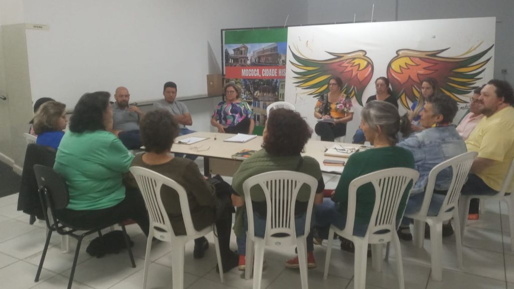 REUNIÃO COM O GRUPO DE ARTESANATO